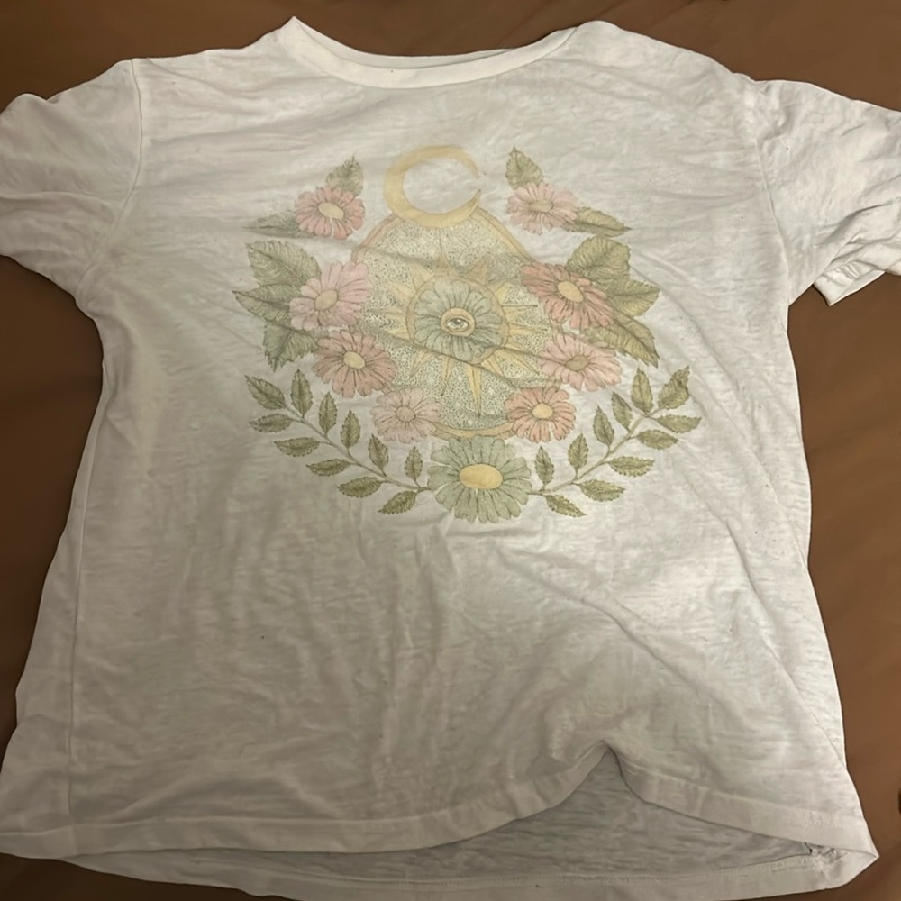 I’m selling a baggy T-shirt